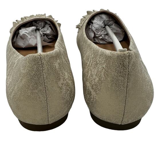 Journee Collection Women's Judy Ruffled Ballet Flats Gold NWT pointed toe 8W - Picture 9 of 13